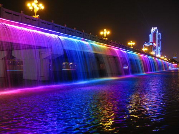 Мост фонтан радуги - самый необычный и длинный мост в мире