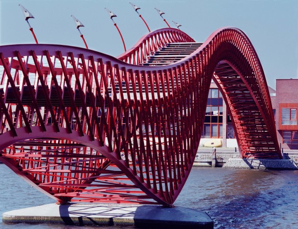 Мост в виде змеи в Амстердаме - самый необычный мост в мире