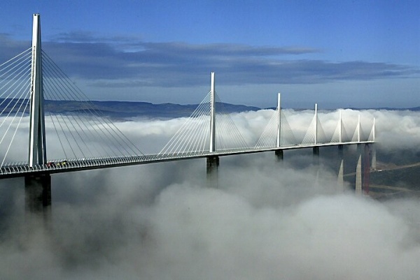 Мост над облаками Миадук Вийо - самый необычный мост в мире